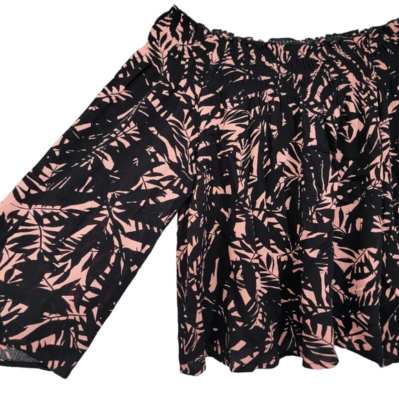 💥Sanctuary Black and Coral-Pink Off The Shoulder Leaf Pattern Blouse Size XS - Picture 2 of 10